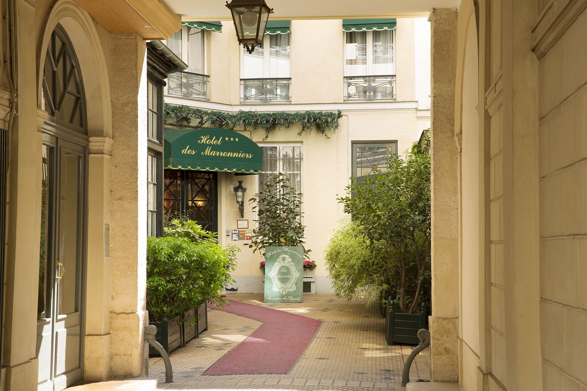 Lire la suite à propos de l’article L’hôtel des Marronniers est situé dans le 6 ème arrondissement de Paris